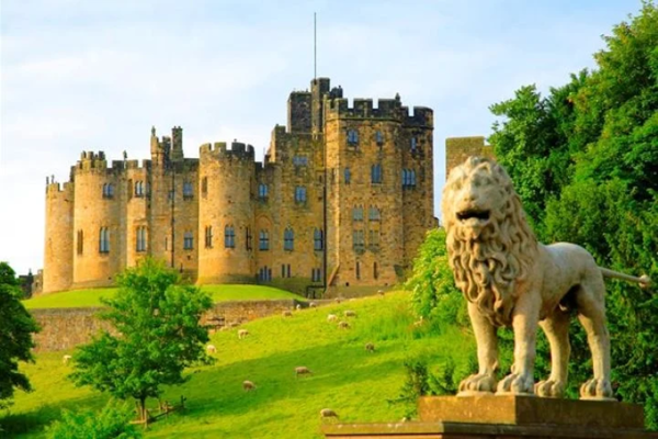 Alnwick Castle featured image.